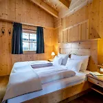 Hotel Almlust - Hotel, Apartments, Chalets Flachau